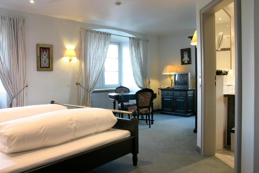 Schloss Neuburg Hotel Mosbach  Room photo